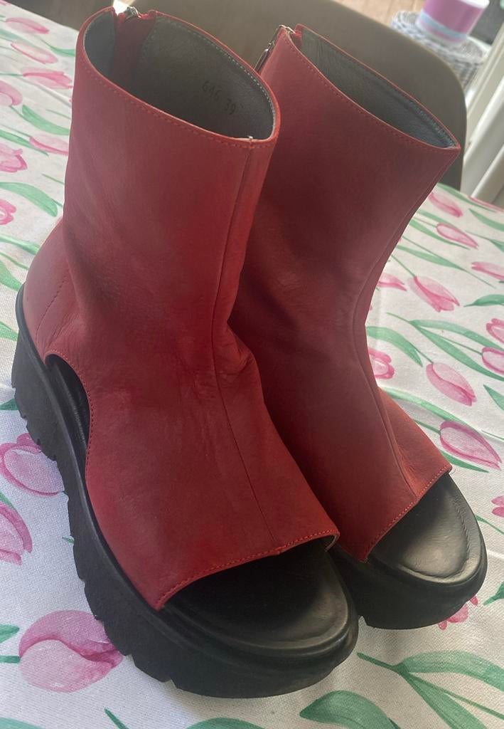 Lofina rode sandalen met plateau zolen maat 39, Kleding | Dames, Schoenen, Ophalen of Verzenden, Zo goed als nieuw, Rood, Sandalen of Muiltjes