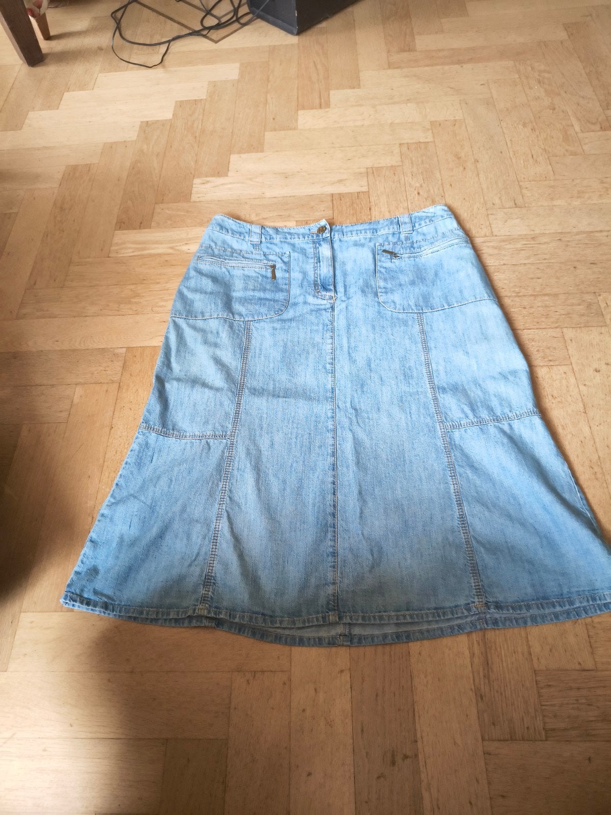 Lichtblauwe denim midi rok met zakken, Kleding | Dames, Blauw, Maat 42/44 (L), Ophalen of Verzenden, Onbekend