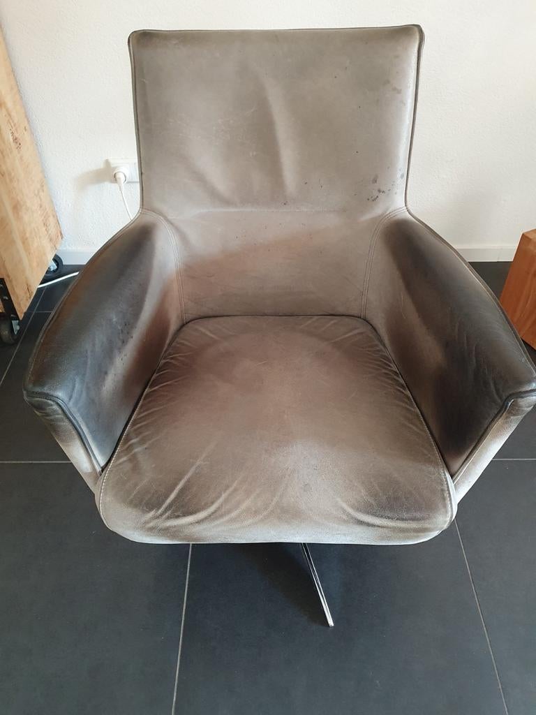 Draaistoel met leer bekleed., Ophalen, Gebruikt, 50 tot 75 cm, Leer