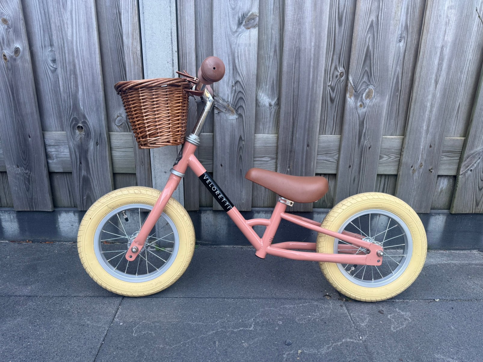 Veloretti loopfiets en driewieler roze, Ophalen, Zo goed als nieuw, Loopfiets