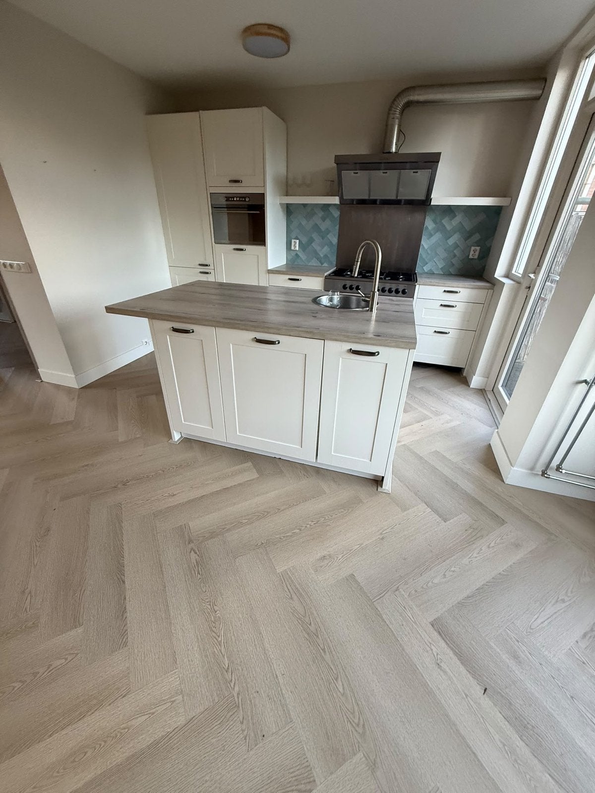 Moderne keuken met kookeiland, Huis en Inrichting, Gebruikt, Ophalen of Verzenden, Hout, Crème