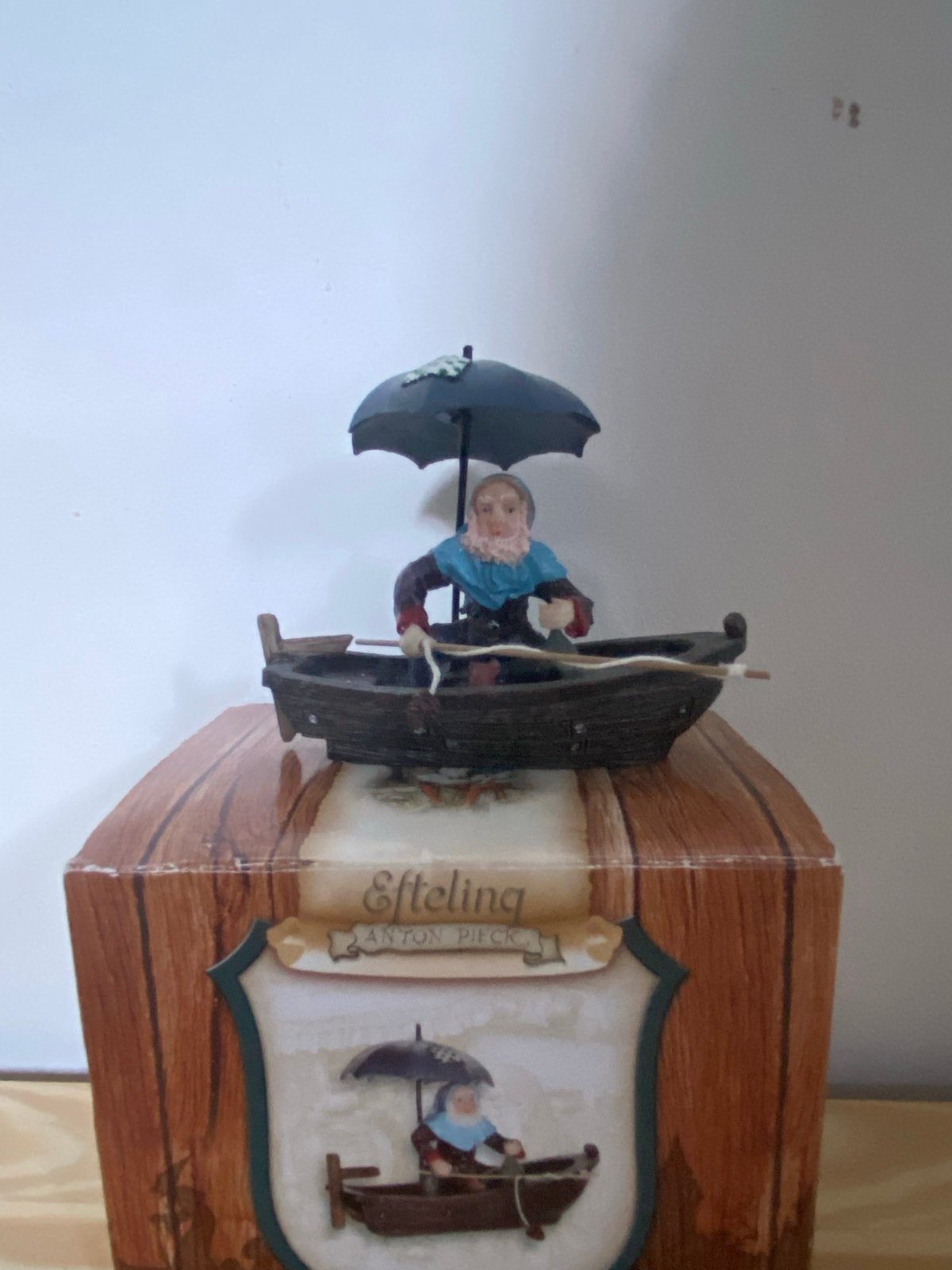 Efteling Luville Kabouter in boot, Ophalen of Verzenden, Zo goed als nieuw, Beeldje of Poppetje