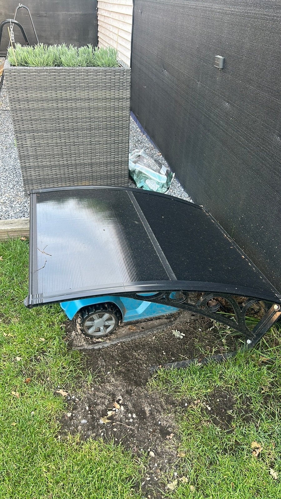 Robotmaaier beschermhuis / garage / overkapping, Ophalen, Zo goed als nieuw, Minder dan 30 cm