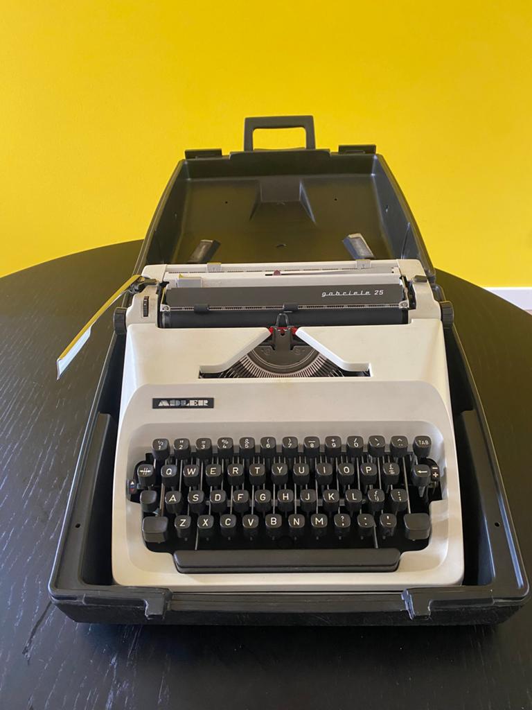 Werkende typemachine met koffer en nieuw lint, Diversen, Typemachines, Ophalen, Nieuw