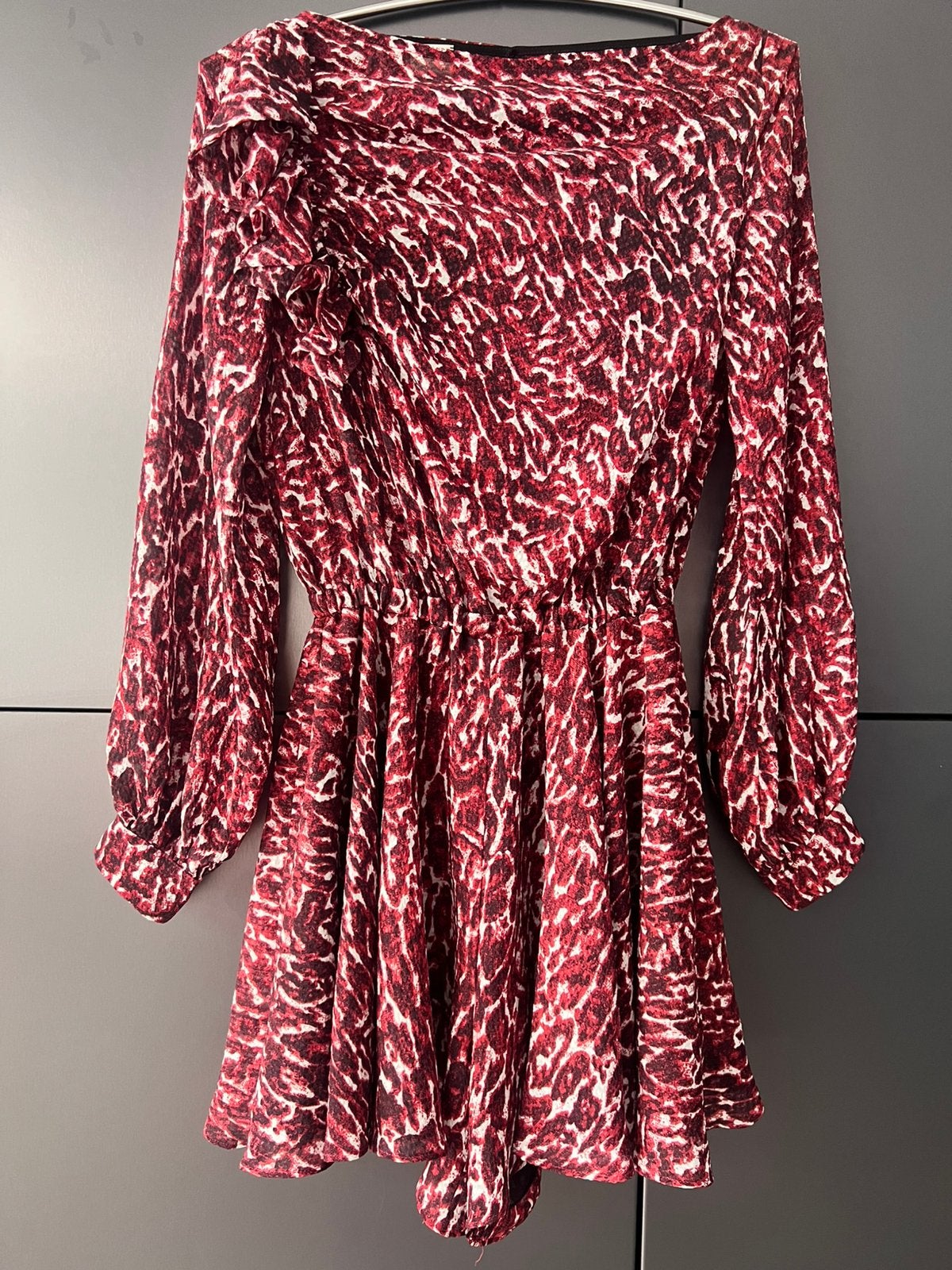 PINKO CHIFFON ZIJDE PRINT DESIGN ROOD BEIGE JUMPSUIT MAAT S, Kleding | Dames, Jumpsuits, Ophalen of Verzenden, Zo goed als nieuw