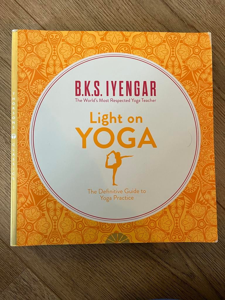 Light on Yoga - B.K.S. Iyengar, Boeken, Ophalen of Verzenden, Gelezen, Overige sporten