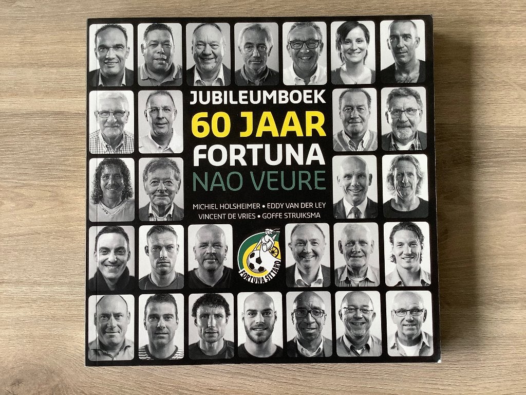 Jubileumboek 60 Jaar Fortuna Sittard (Nao Veure), Nieuw, Diverse auteurs, Ophalen of Verzenden, Balsport