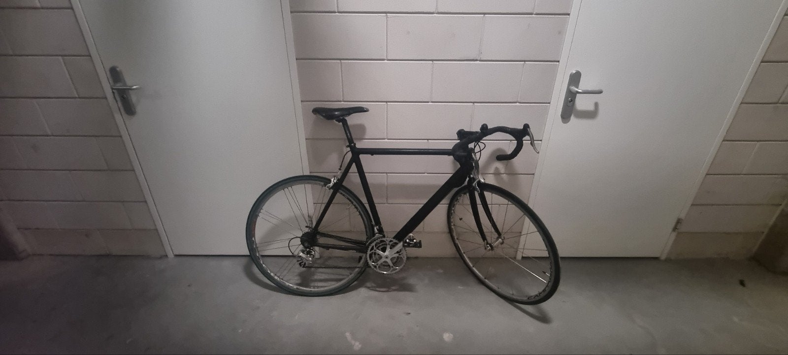 Zwarte Eddy Merckx wielrenfiets (gebruikt als stadsfiets), Gebruikt, Velgrem, Versnellingen, Ophalen