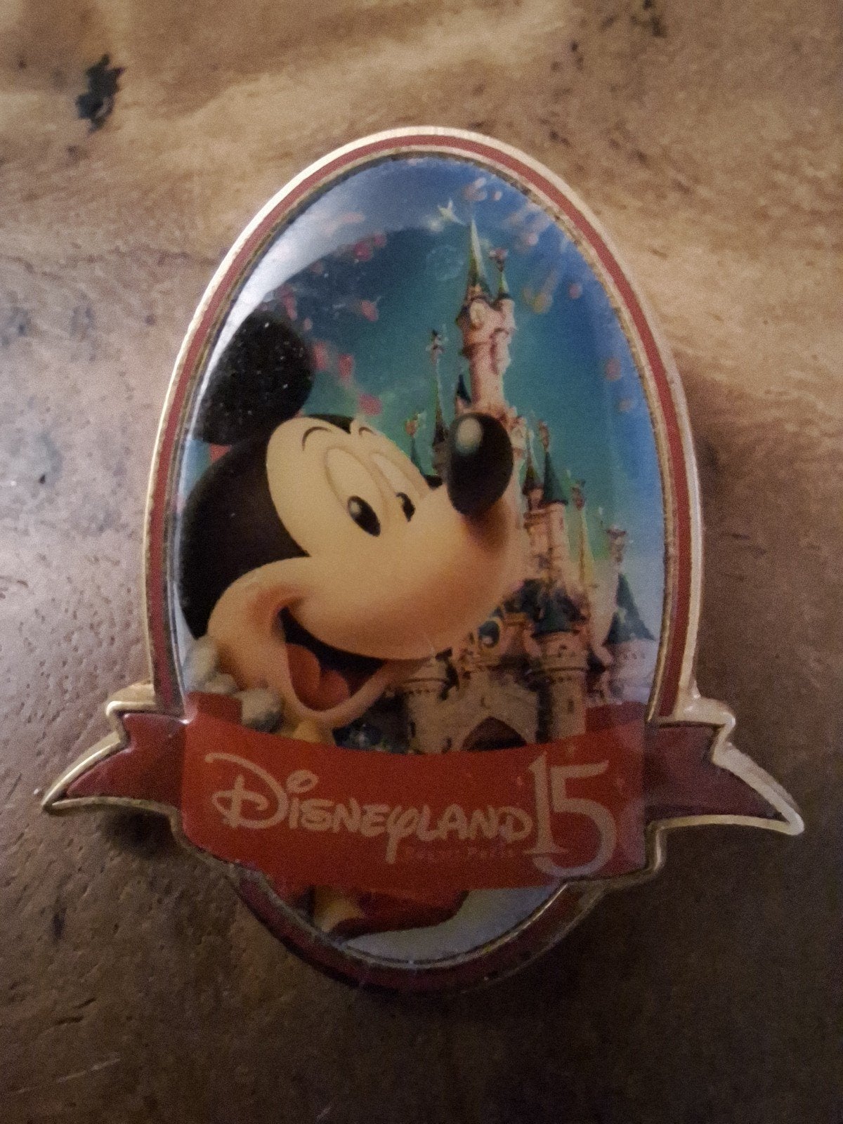 Disneyland Parijs Pin Mickey Mouse 15 Jaar Jubileum 2008, Verzamelen, Ophalen of Verzenden, Zo goed als nieuw, Figuurtje, Speldje of Pin