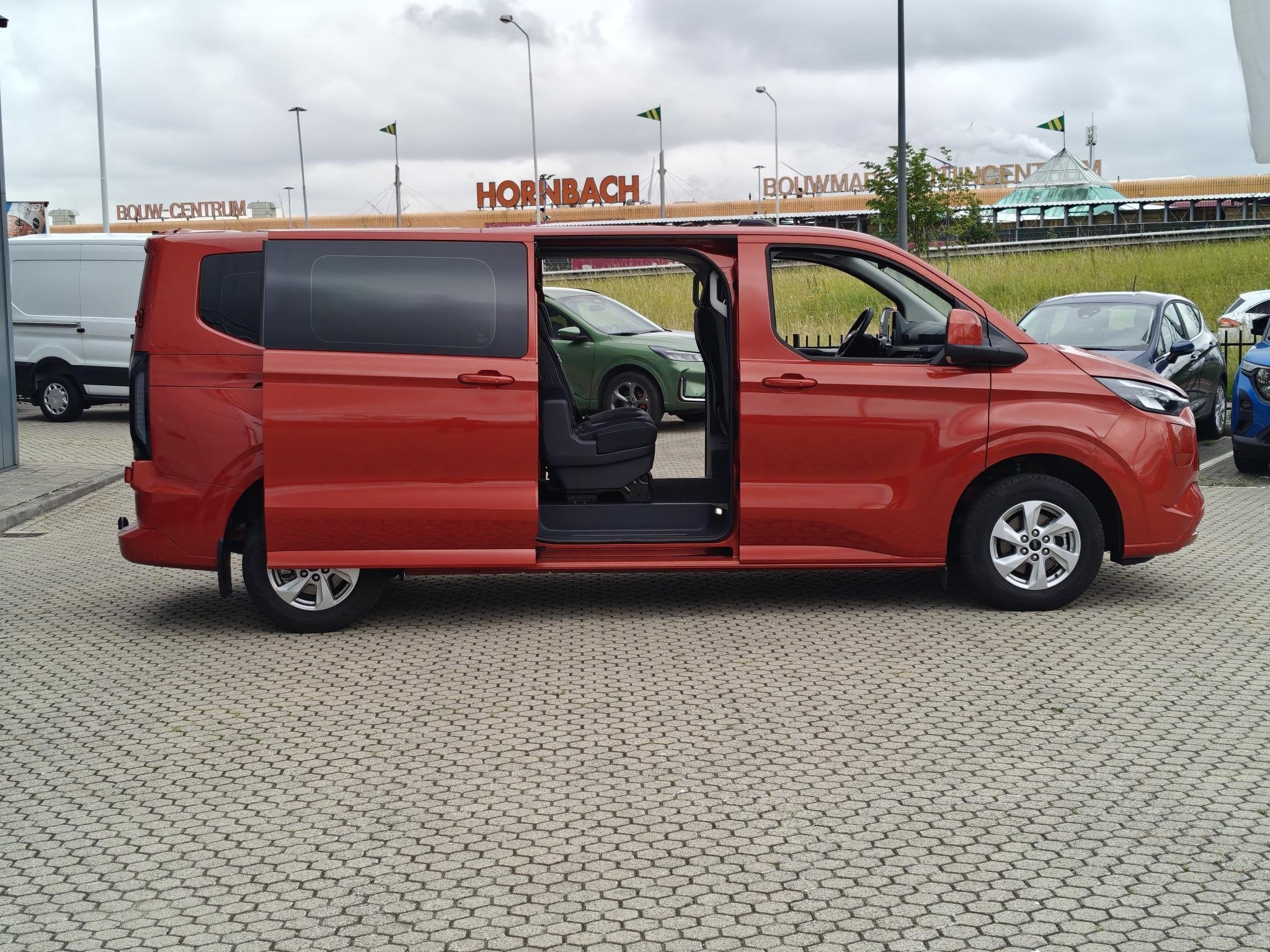 Ford Transit Custom 340 2.5 PHEV L2H1 Limited Kombi 9-persoo, Electronic Stability Program (ESP), Gebruikt, Euro 6, 1850 kg