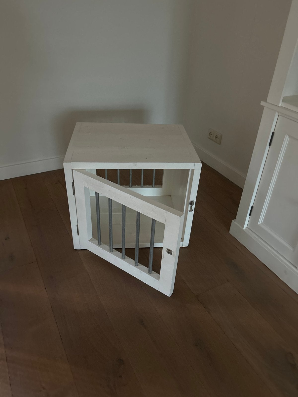 Honden bench wit hoit, Ophalen, Zo goed als nieuw