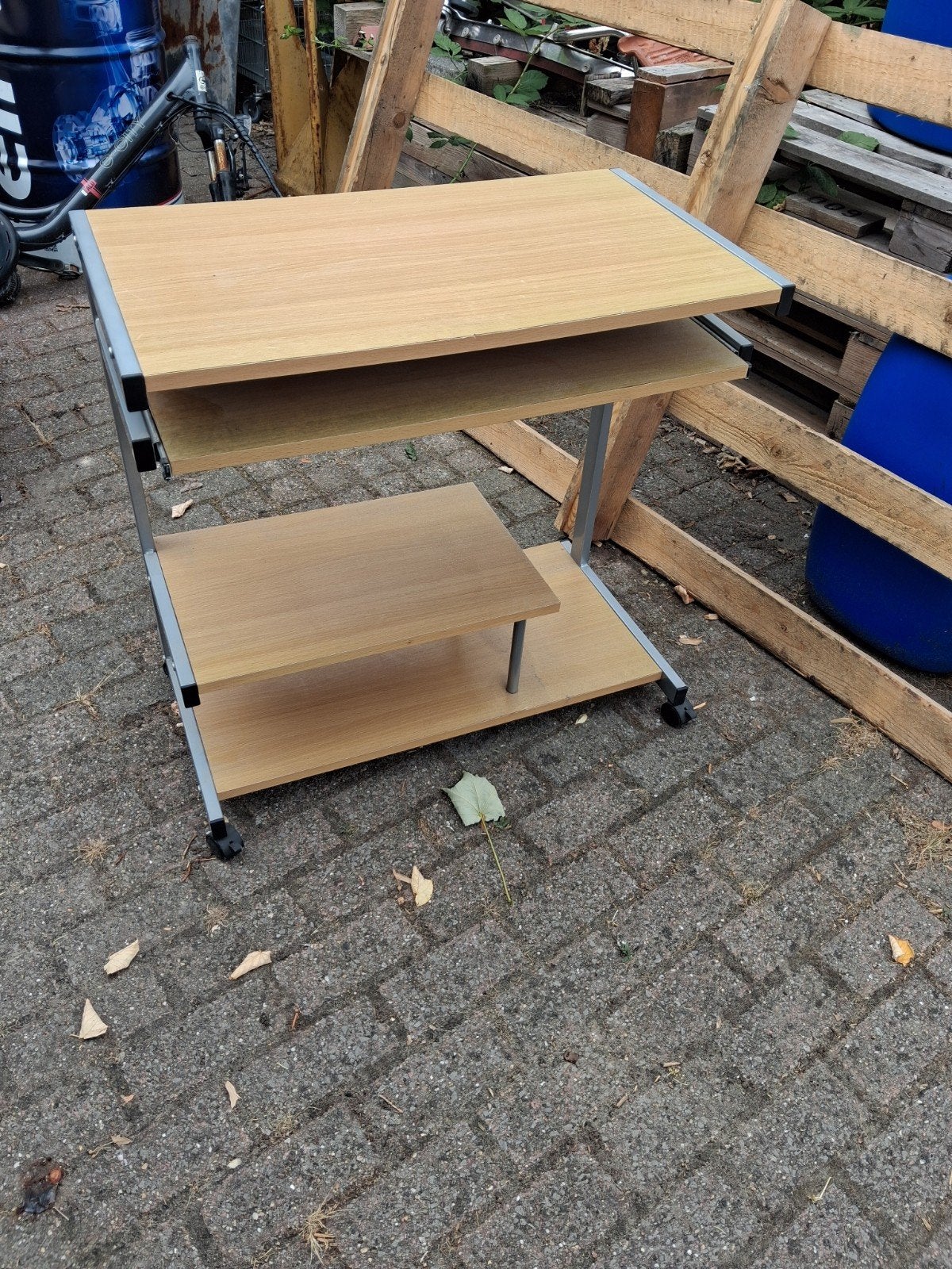 Compact computertafeltje op wieltjes, Ophalen, Gebruikt, Overige houtsoorten, Modern, functioneel