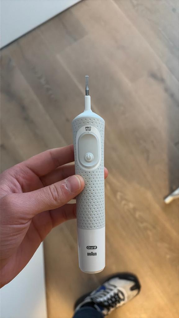 Oral B eletric toothbrush, Ophalen of Verzenden, Gebruikt, Mondverzorging