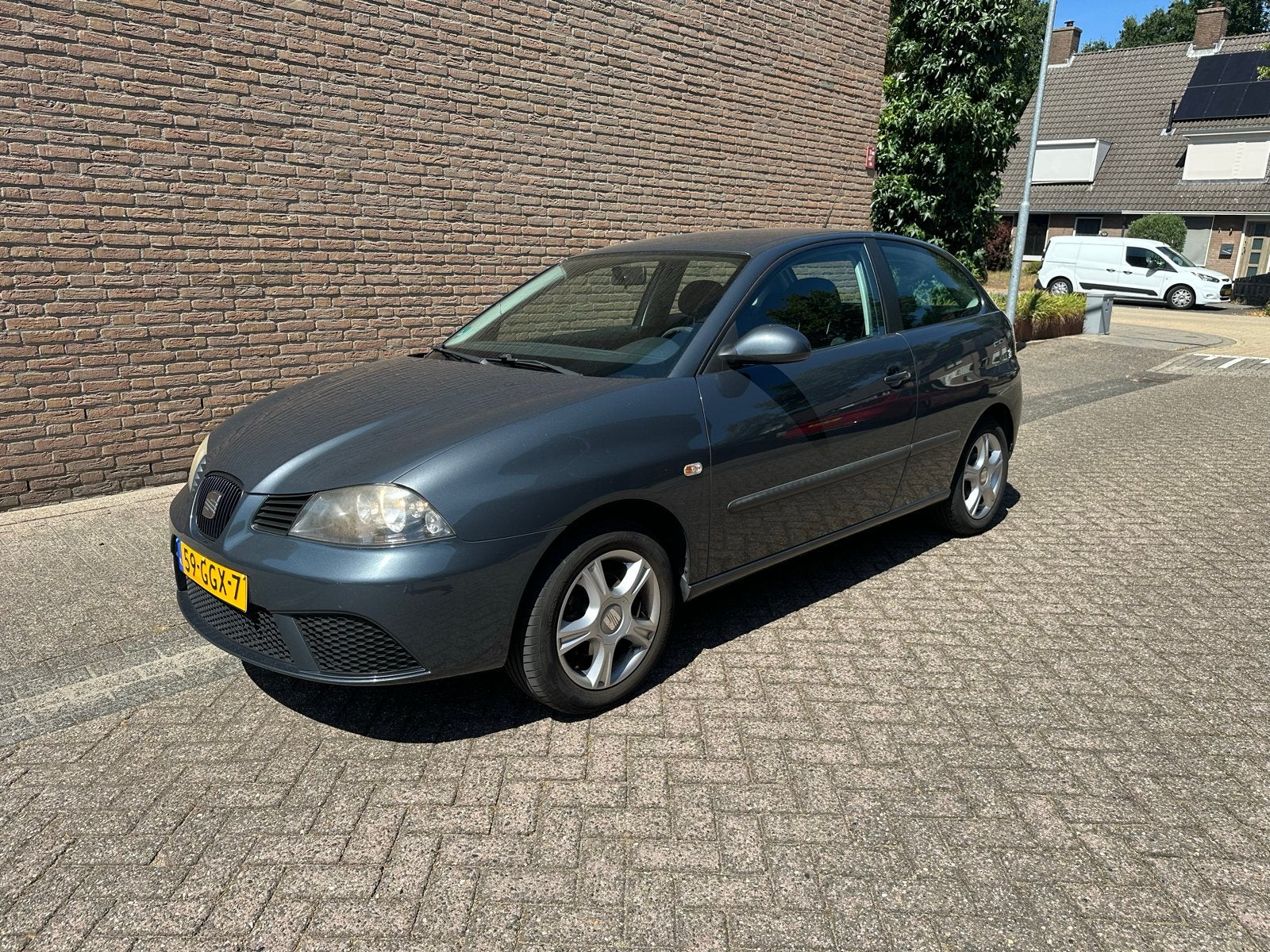 Seat Ibiza 1.4 16V 63KW 3DRS 2008 Grijs, Voorwielaandrijving, 15 km/l, 40 €/maand, 4 cilinders