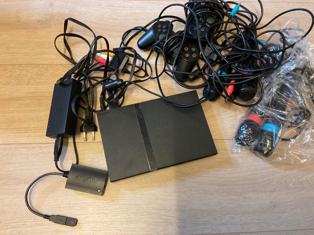 PlayStation 2 + singstar, Ophalen, Zwart, Met 2 controllers, Slim