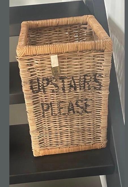 Rivièra Maison trap mand 'Upstairs Please', Ophalen of Verzenden, Zo goed als nieuw, Rechthoekig, Riet