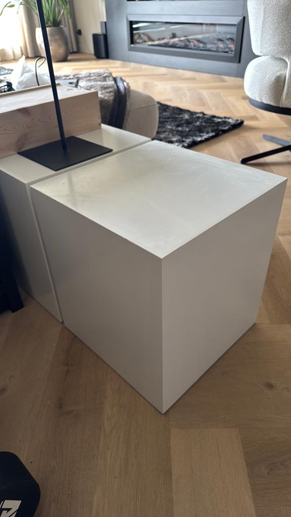 Set van 2 witte vierkante bijzettafels 40x40x45 cm, Minder dan 55 cm, Gebruikt, Vierkant, Hout