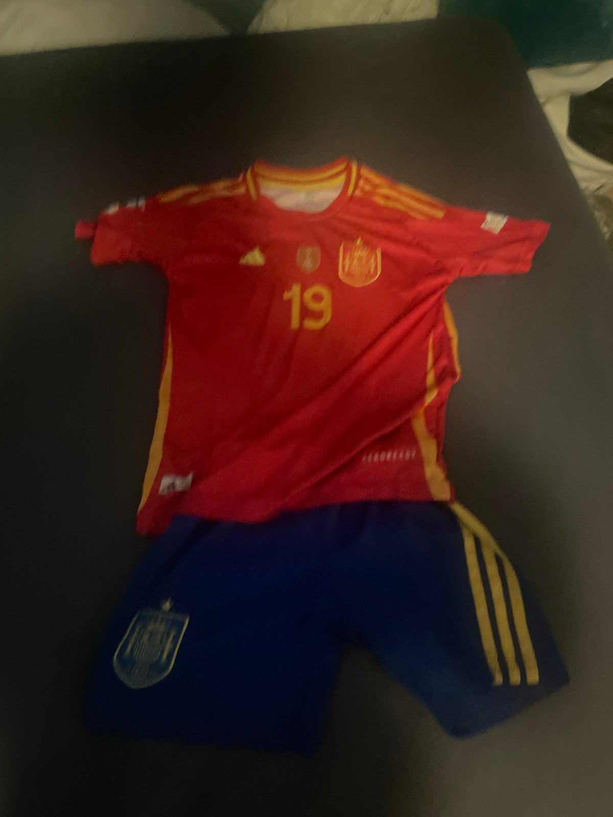 Spanje thuistenue Lamine Yamal 19 - Maat M, Sport en Fitness, Voetbal, Maat M, Ophalen of Verzenden, Zo goed als nieuw, Set