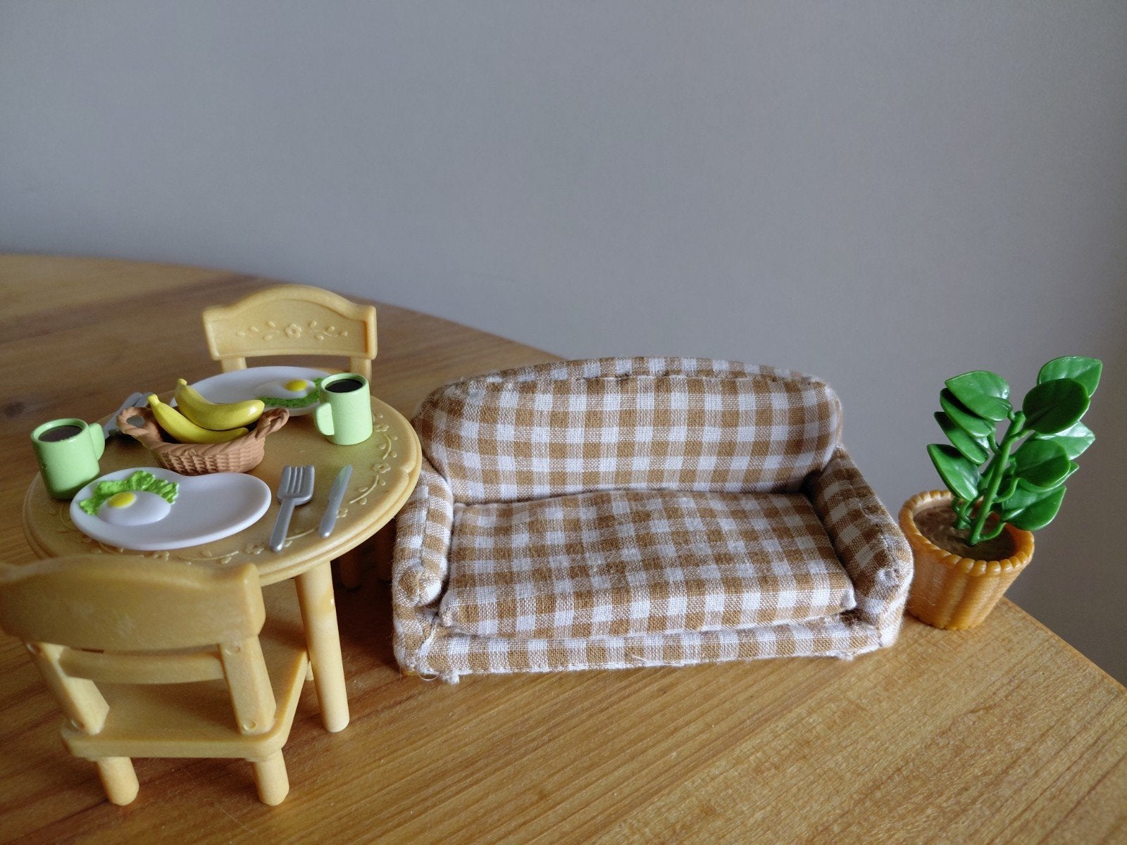 Sylvanian families zithoek/bank/tafel/stoeltjes, Ophalen of Verzenden, Gebruikt, Toebehoren
