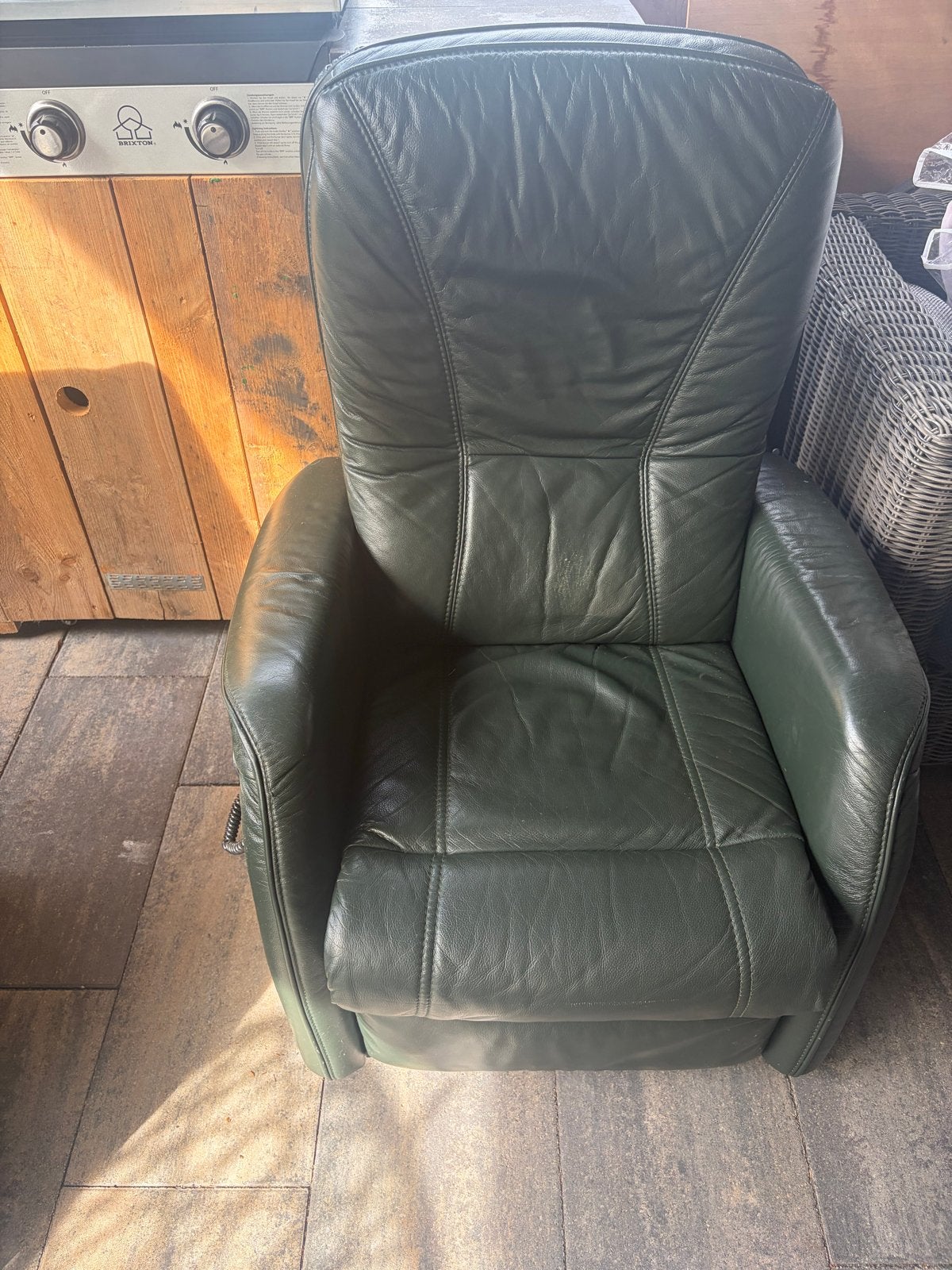 Elektrische relaxfauteuil - Groen leer - Cumulus, Huis en Inrichting, Fauteuils, Gebruikt, Leer, 75 tot 100 cm, Ophalen of Verzenden