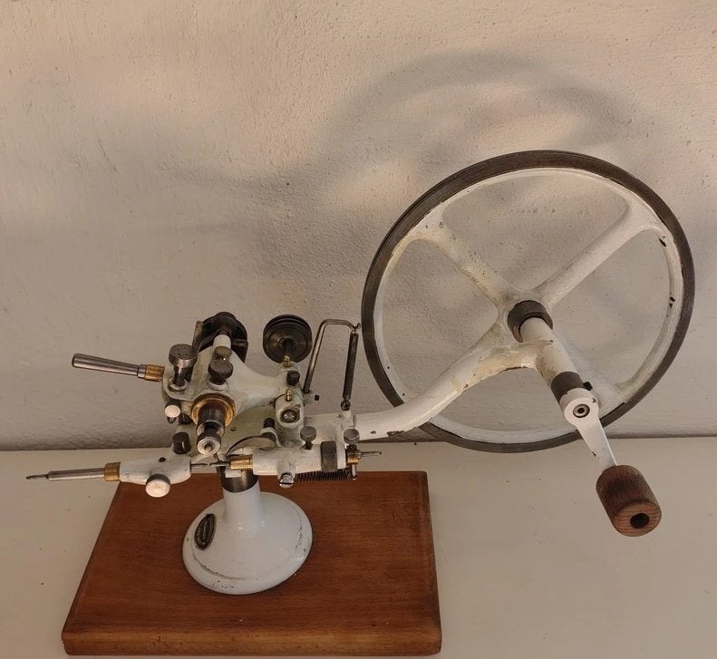 Horlogemakers tandwielsnijmachine / afrondmachine, Verzenden, Gelezen