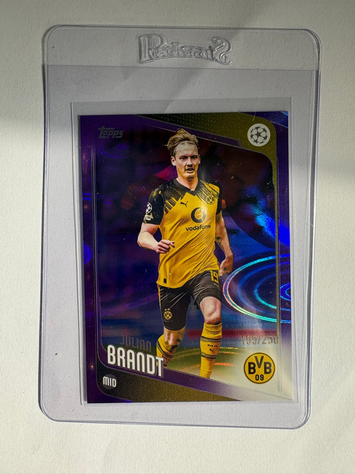 /250Julian Brandt Topps Champions League Kaart 195/250, Verzenden, Zo goed als nieuw, Buitenlandse clubs, Spelerskaart