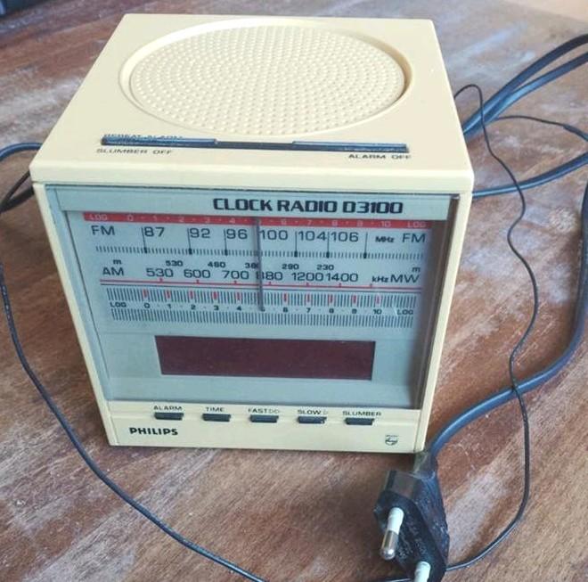 Philips Clock Radio D3100 - Vintage Wekker Radio, Audio, Tv en Foto, Radio's, Ophalen of Verzenden, Gebruikt, Radio