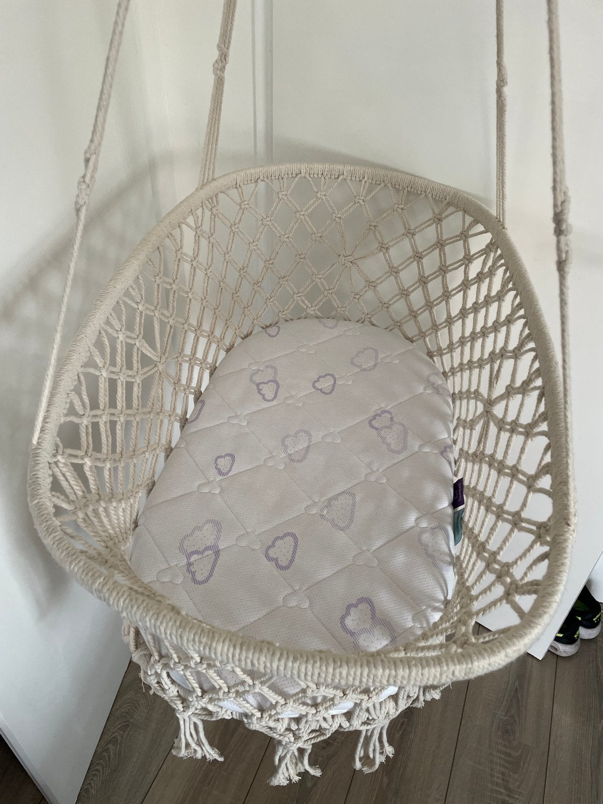 Mooie macramé hangwieg met matrasje, Kinderen en Baby's, Babywiegjes en Ledikanten, Ophalen, Zo goed als nieuw, Wieg