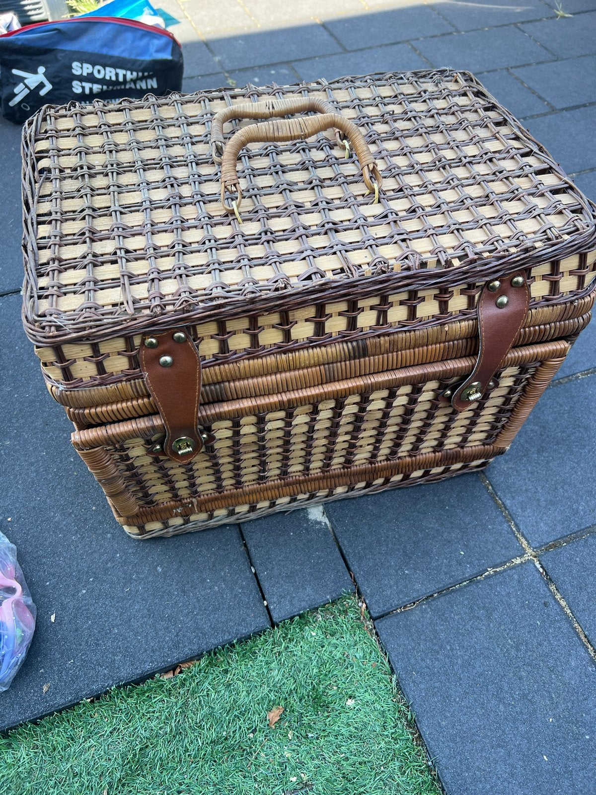 Vintage picknickmand met servies en geruite voering, Ophalen, Gebruikt, Zonder inhoud