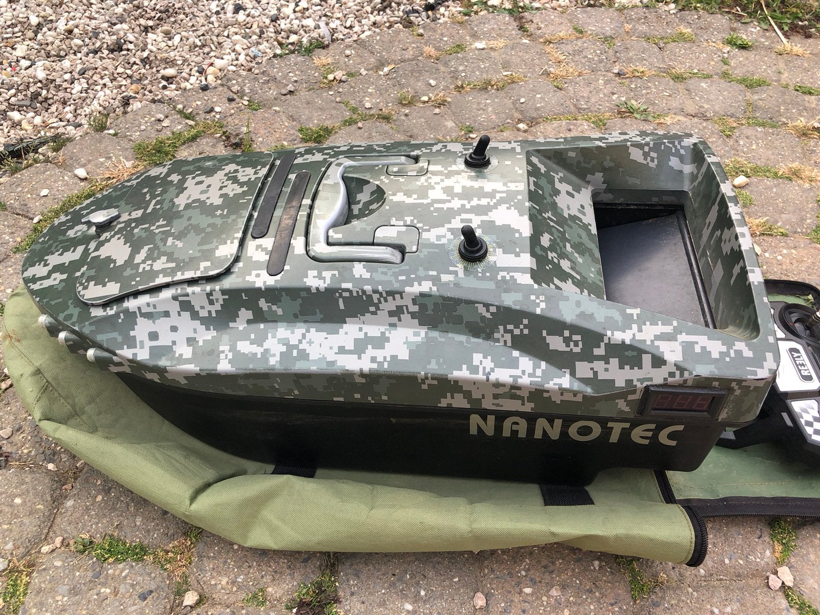 Nanotec voerboot met fishfinder humminbird rf 15, Ophalen, Gebruikt, Overige typen