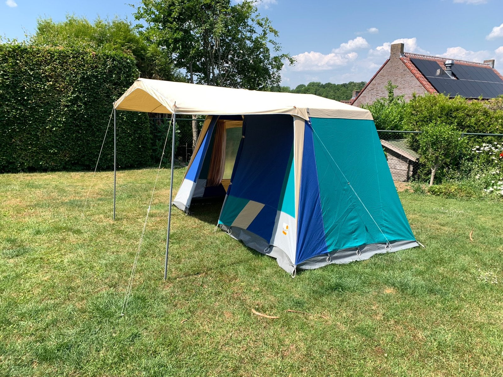 Bungalowtent van De Wit met 2-persoons binnentent en luifel, Ophalen, Zo goed als nieuw, Tot en met 2