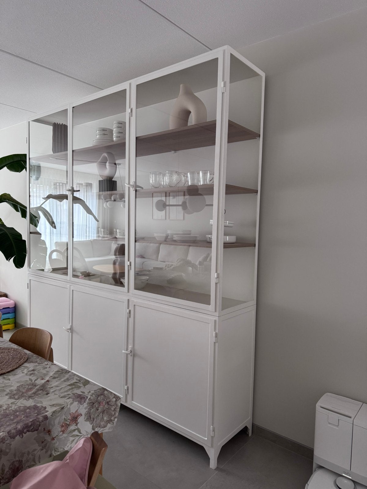 Te koop vitrinekast wit metaal, Ophalen, Met deur(en), 200 cm of meer, Nieuw