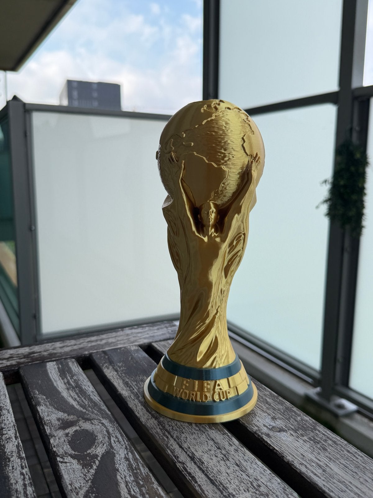 FIFA World Cup Trofee Replica - Gouden WK Beker 25 cm, Ophalen of Verzenden, Nieuw, Overige sporten, Beeldje of Poppetje