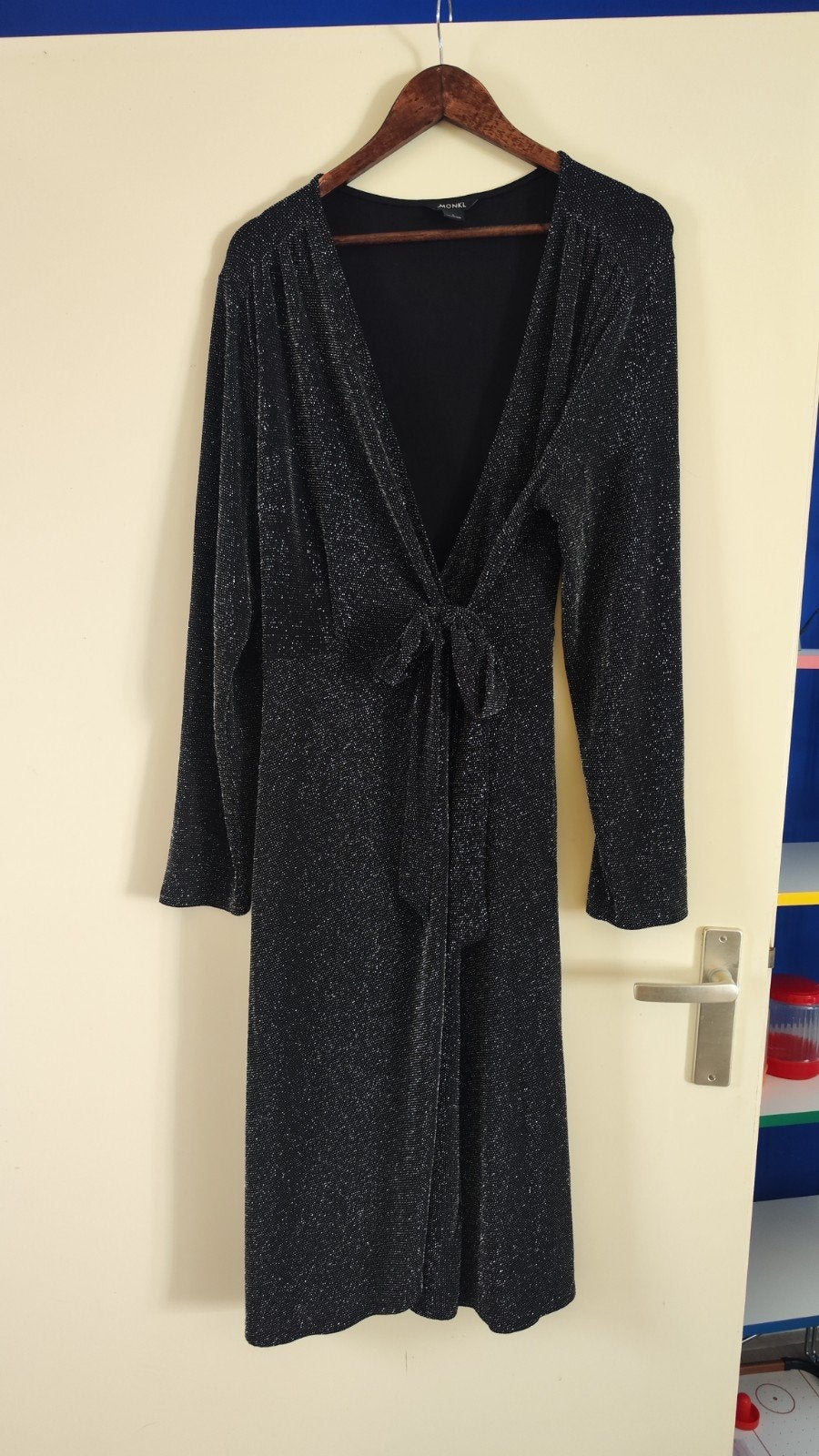 Monki jurk maat L, zwart met glitter, nooit gedragen, Zwart, Maat 42/44 (L), Ophalen of Verzenden, Zo goed als nieuw