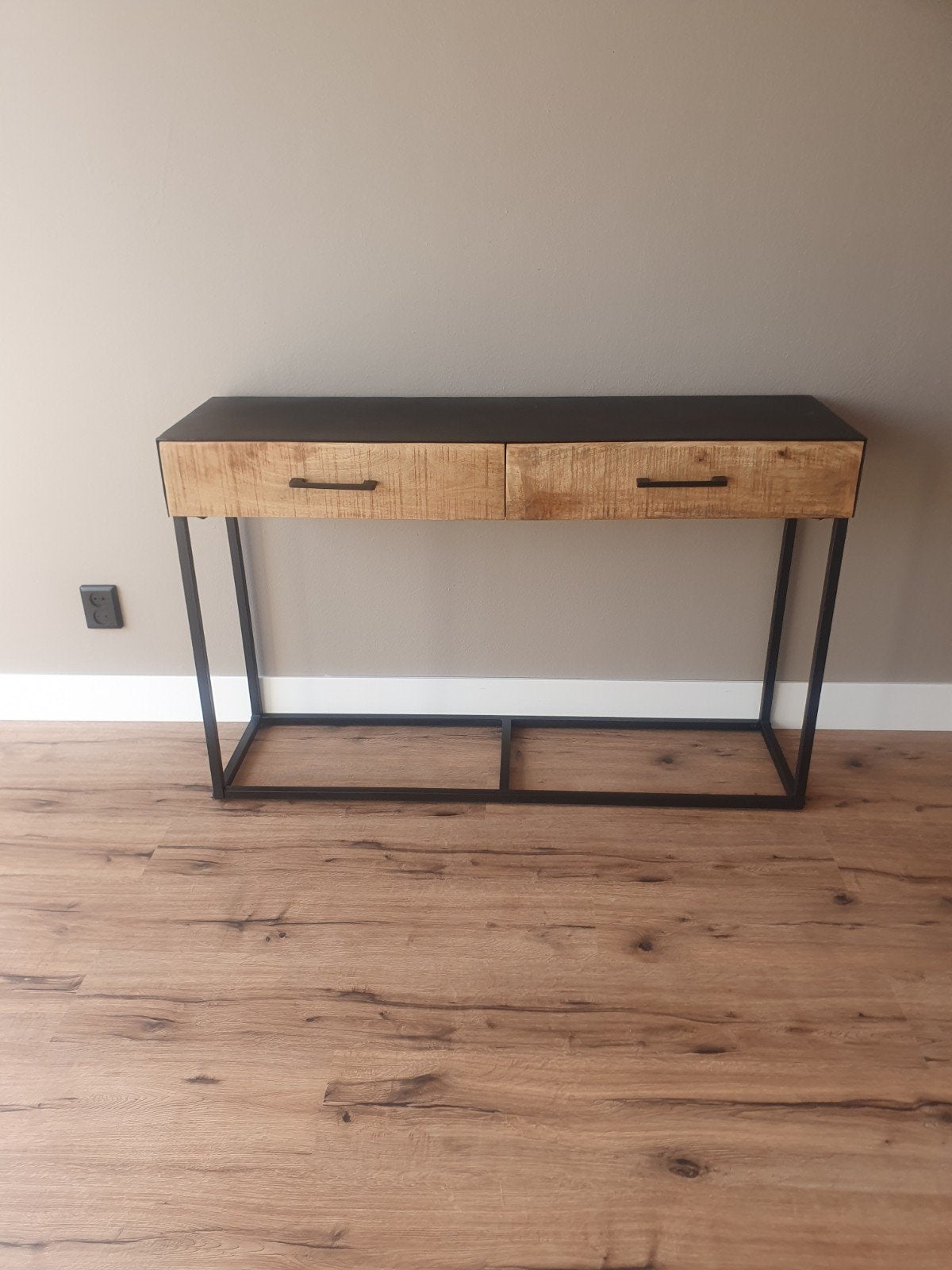 Sidetable met lichte beschadigingen, Ophalen, Gebruikt
