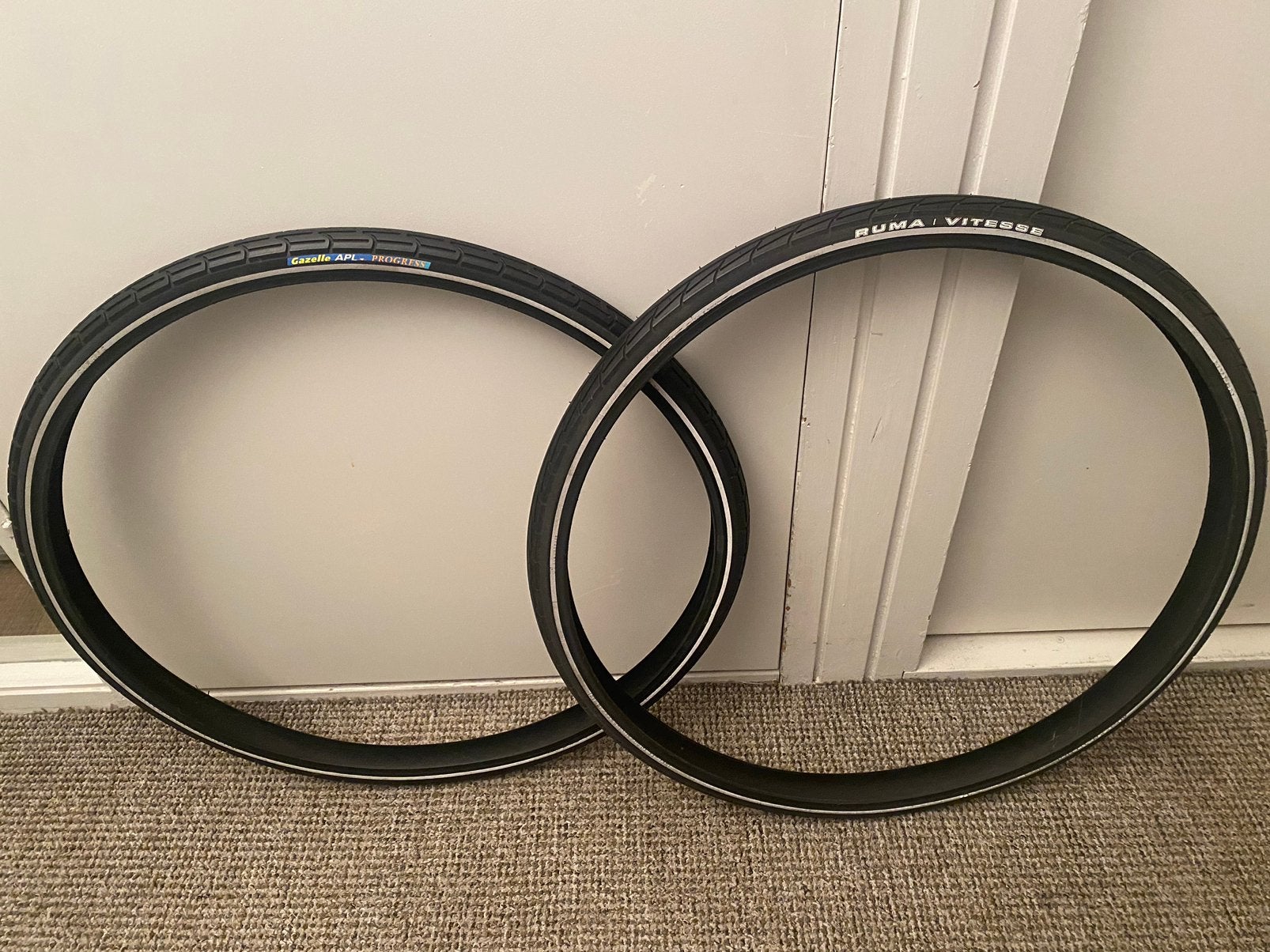 28 inch  2 nieuwe Omafiets banden merk Gazelle/en ruma, Ophalen of Verzenden, Nieuw