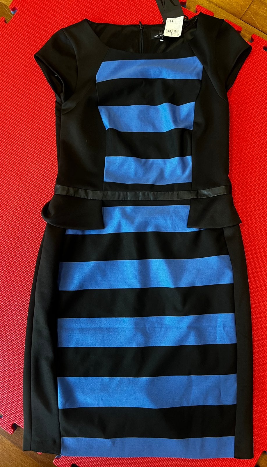 Met prijskaartje blauw-zwarte jurk Mart Visser m 40 V&D, Kleding | Dames, Maat 38/40 (M), Blauw, Cocktailjurk, Ophalen of Verzenden