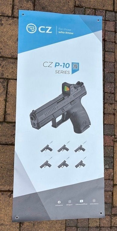 CZ pistool P-10/TS2 Banners Poster schietsport geweer gun, Ophalen of Verzenden, Zo goed als nieuw