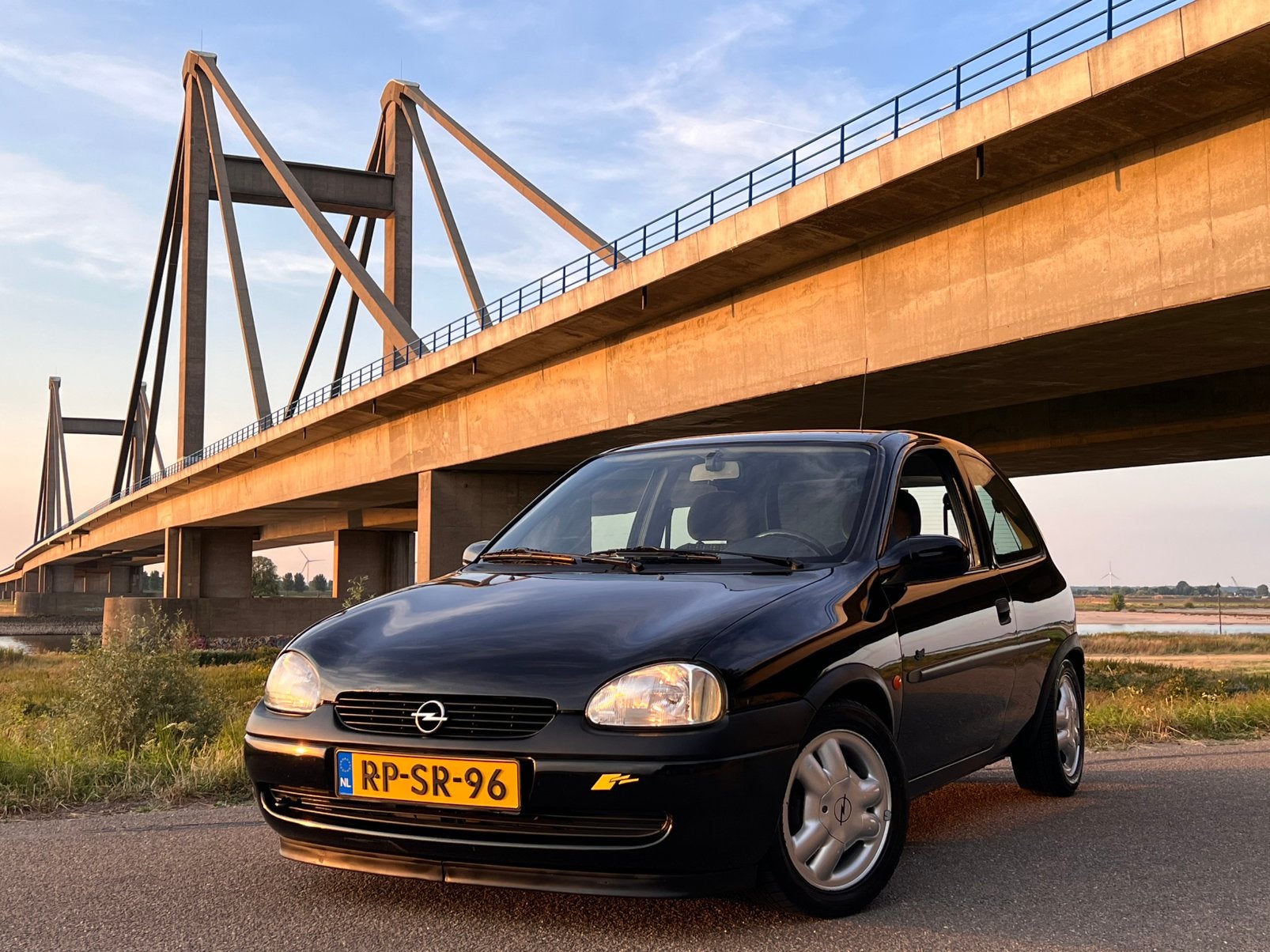 Opel Corsa 1.4i 16V Sport >GSi Optik< Schroefset, Nw APK+NAP, 450 kg, 4 cilinders, 1389 cc, Zwart