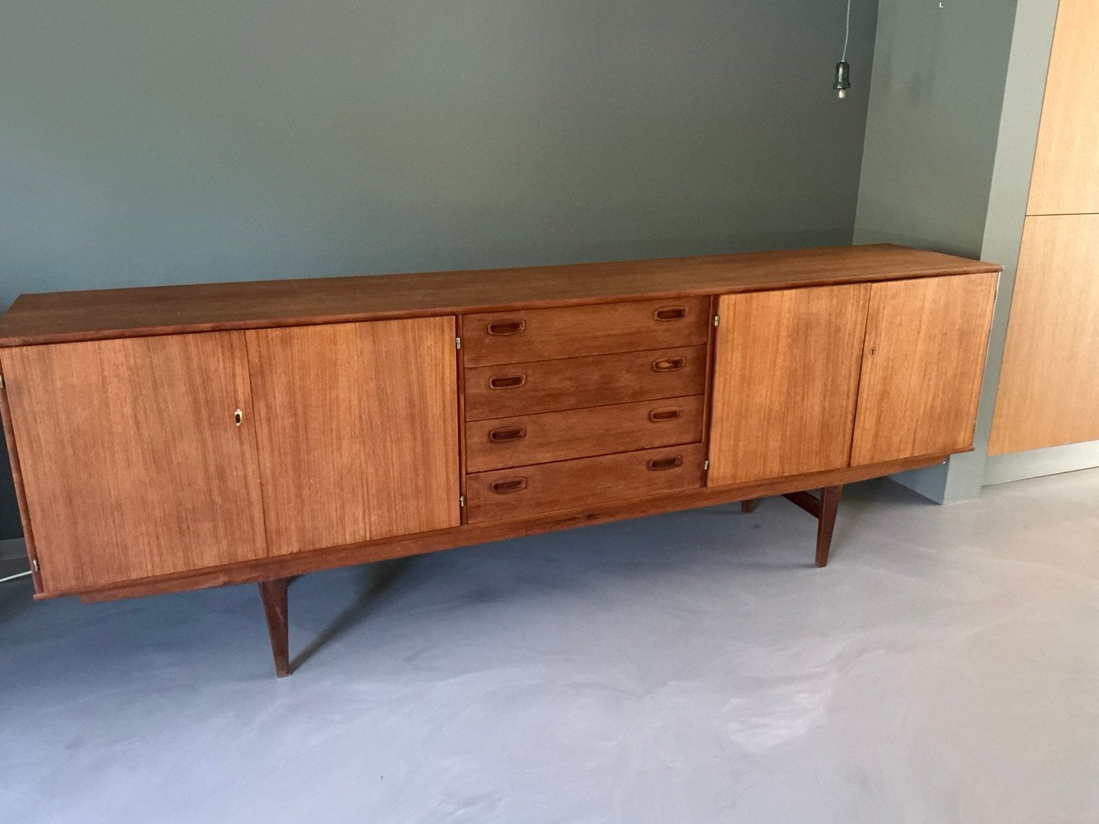 Dressior sideboard vintage 240 x 45x 84 cm, Huis en Inrichting, Kasten | Dressoirs, Ophalen, Zo goed als nieuw, 25 tot 50 cm, 200 cm of meer