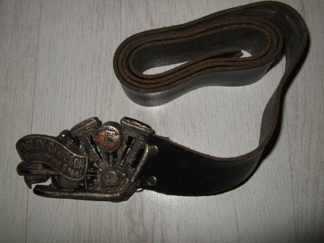 lederen riem met buckle Harley Davidson € 35,00, Kleding | Heren, Riemen en Ceinturen, Verzenden, 105 tot 115 cm, Riem of Ceintuur