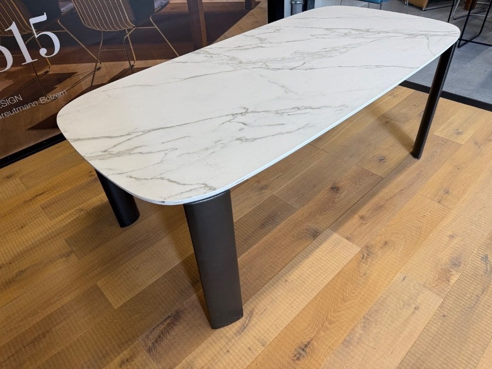 Leolux Tico Eettafel Keramiek blad design Tafel 200