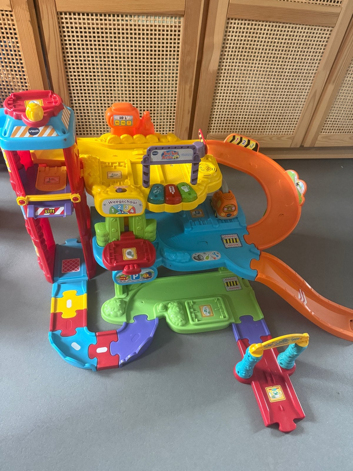VTech Toet Toet Auto's Parkeergarage met auto, Ophalen, Gebruikt, 6 maanden tot 2 jaar