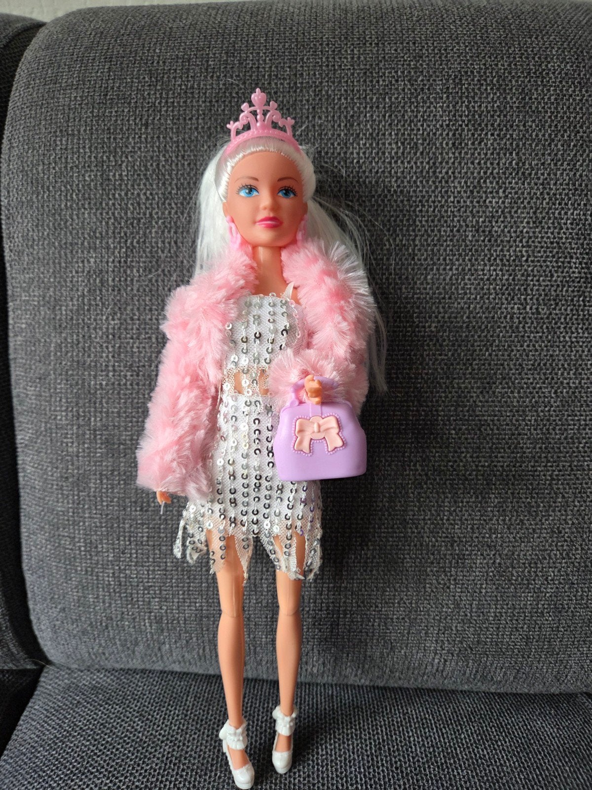 Te koop: Lieve prinsessenpop
- Witte, Ophalen, Gebruikt, Fashion Doll