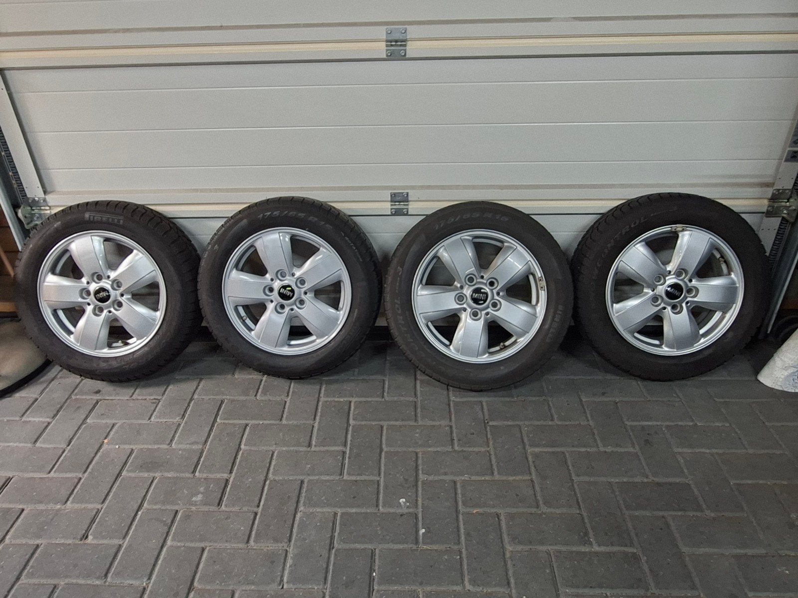 Mini velgen met winterbanden, Auto-onderdelen, Ophalen, Gebruikt, 15 inch, 175 mm