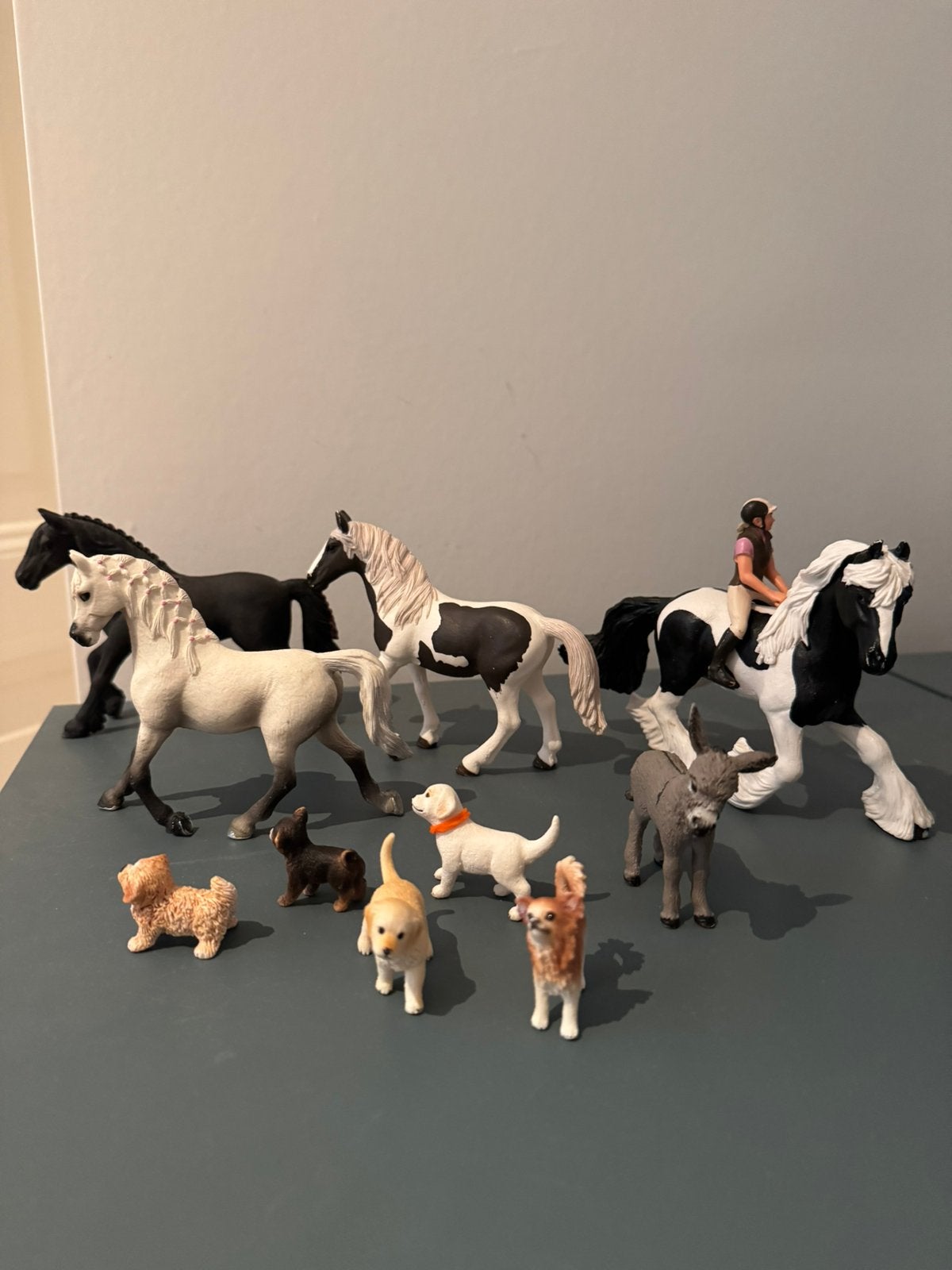Schleich te koop als set: paarden, honden, ezel en ruiter, Verzamelen, Ophalen of Verzenden, Zo goed als nieuw, Paard, Beeldje of Figuurtje