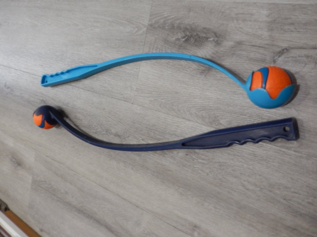 2 Ballengooiers met Chuckit! ballen, Ophalen, Zo goed als nieuw, Hondenballen, Chuckit