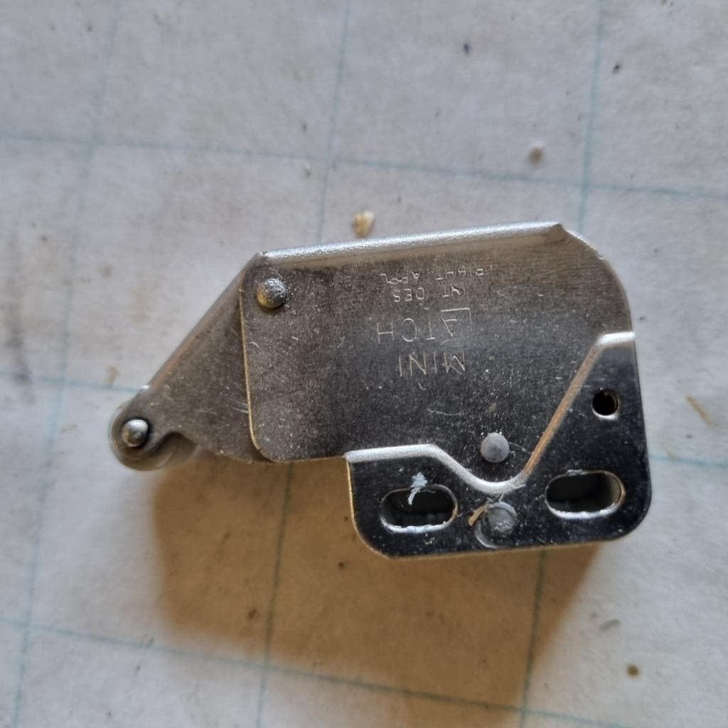 10x MINI LATCH kastsluiting zonder vanger, Ophalen, Gebruikt