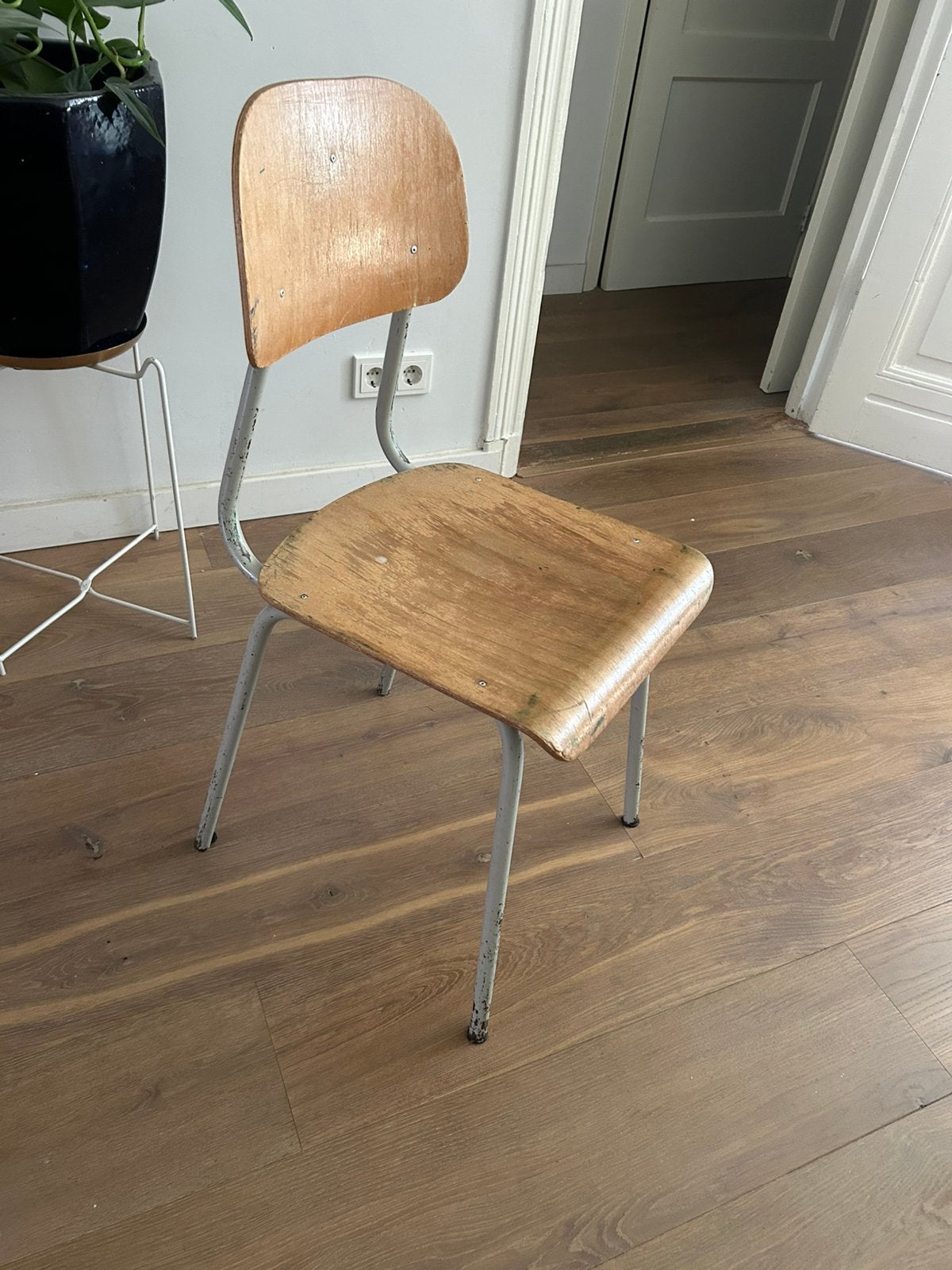 Vintage schoolstoel / industriële houten stoel, Ophalen, Zo goed als nieuw, Bruin, Eén