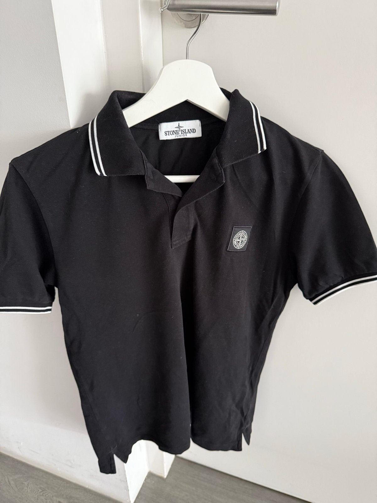 Stone Island Junior Polo Zwart - Maat 14/170, Ophalen of Verzenden, Zo goed als nieuw